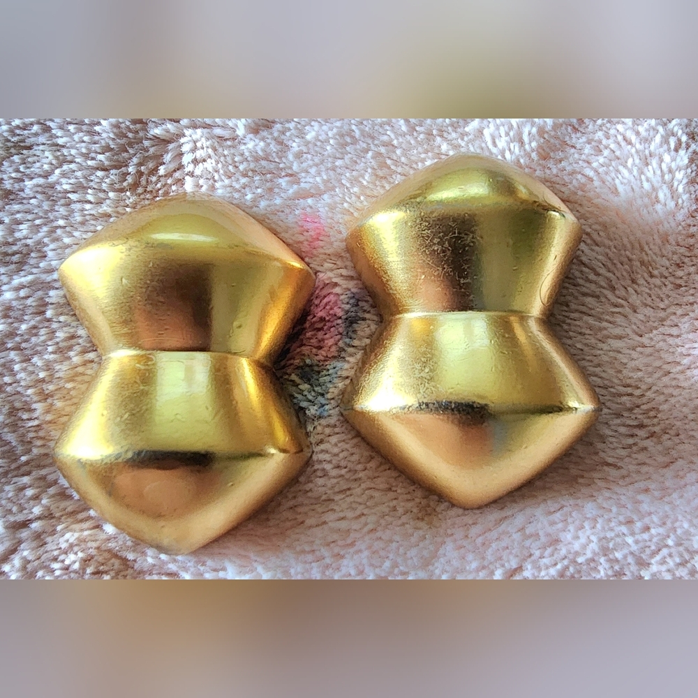 Vintage Anne Klein brushed gold clip earings